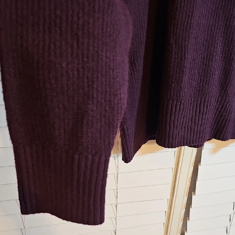 Old Navy Men's Dark Purple Crewneck Sweater - Picture 4 of 6